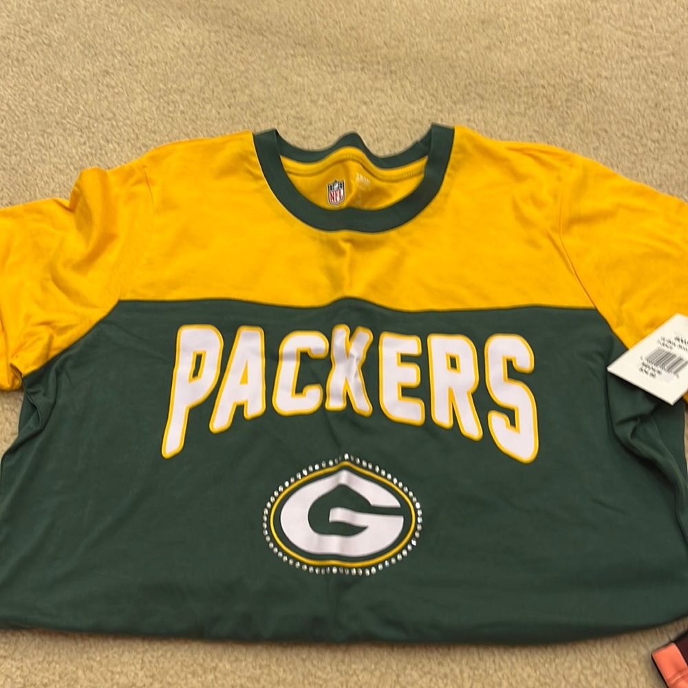 Ladies packers T-shirt with bling around the “G” size medium short sleeves